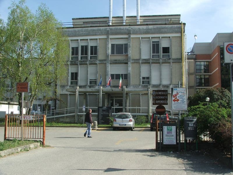 CASTELLAMONTE - Fibre d'amianto nel pavimento? Intanto la guardia medica lascia l'ospedale e trasloca nella sede della croce rossa