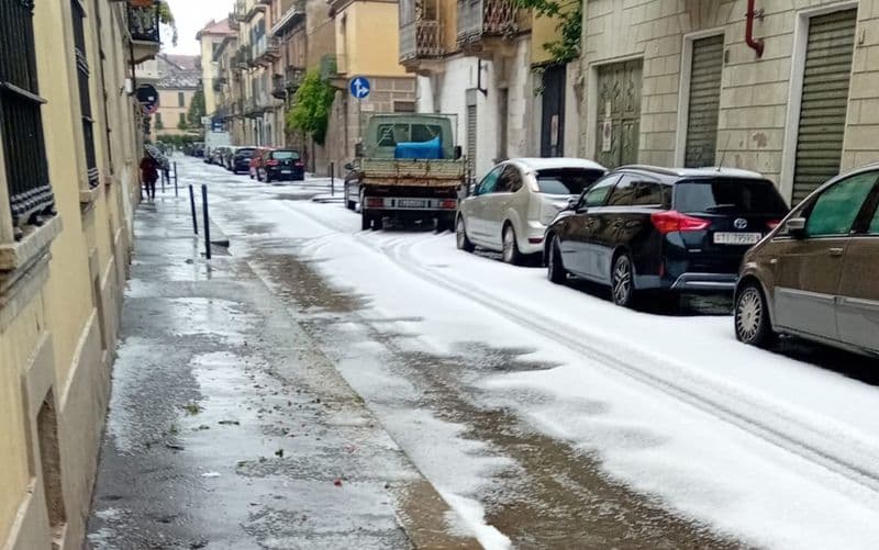ONDATA DI MALTEMPO - Temporali e grandine colpiscono Torino, bloccata la linea ferroviaria Rivarolo-Settimo - FOTO e VIDEO