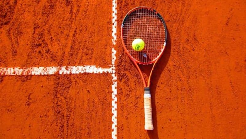 IVREA - Il maestro di tennis condannato per violenze sessuali e maltrattamenti su una giovane allieva