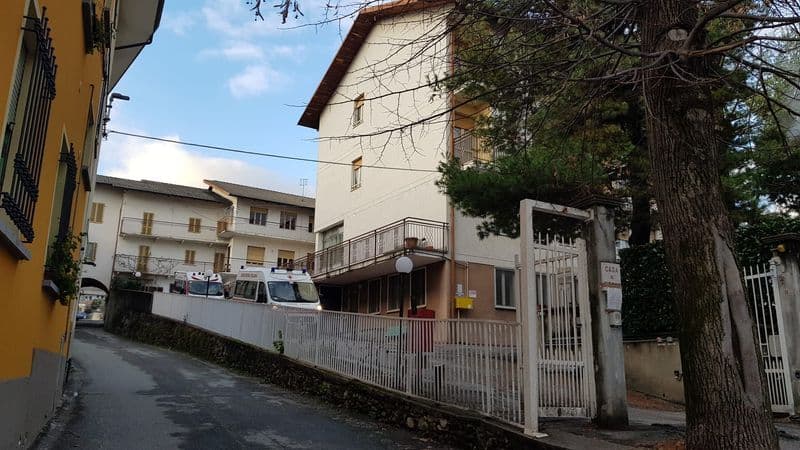 FORNO CANAVESE - Profughi nell'ex casa di riposo, un residente esasperato: «Qualcuno intervenga, la situazione è peggiorata»