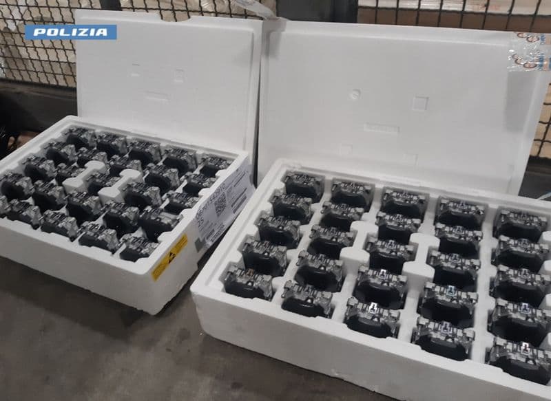 FURTI SUI CAMION - La polizia arresta sei persone: scoperto un traffico milionario di pezzi di ricambio rubati - VIDEO