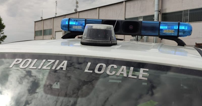 LEINI - Il pullman della gita scolastica non era a norma: multa di 2000 euro alla ditta dei trasporti