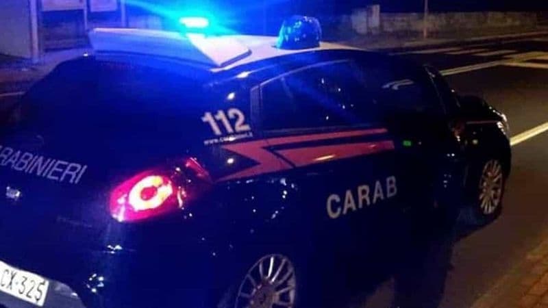 CASTELLAMONTE - Gazzarra nella notte davanti alla bocciofila, intervento dei carabinieri