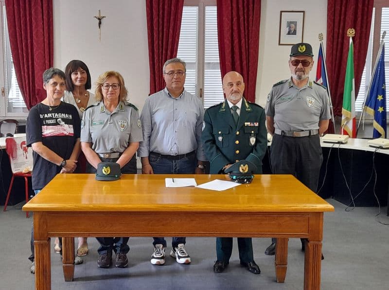 CASTELLAMONTE - Guerra totale contro chi maltratta gli animali e abbandona rifiuti: entrano in servizio le guardie ambientali d'Italia