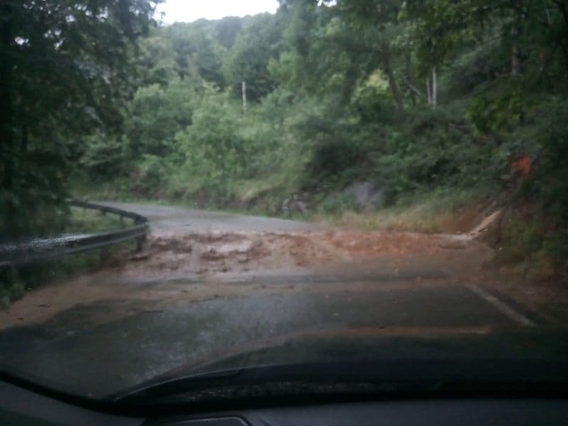 CANAVESE - Forti temporali, frane tra Pratiglione e Prascorsano. Vigili del fuoco al lavoro anche a Spineto