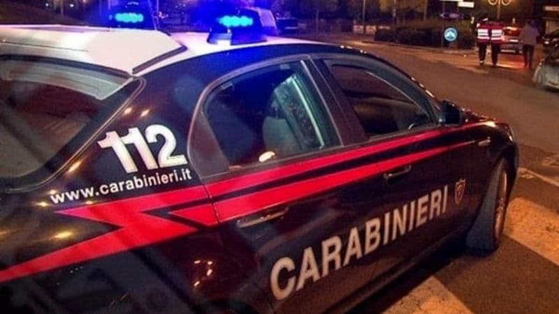 CHIVASSO - Armato di cacciavite spacca i finestrini di sette auto: 28enne bloccato dai carabinieri