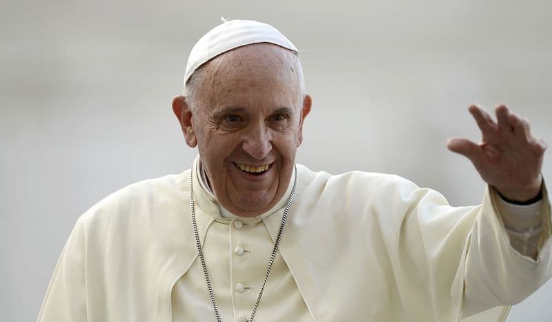 RIVAROLO CANAVESE - Il libro contro il bullismo degli alunni dell'Immacolata Concezione conquista Papa Francesco - FOTO