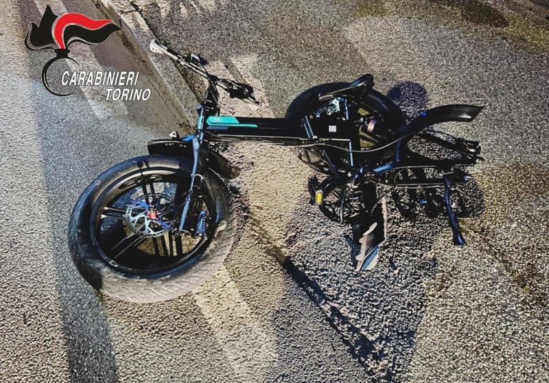 IVREA - Litiga con un uomo, poi lo investe con l'auto e scappa: 24enne arrestato dai carabinieri - FOTO