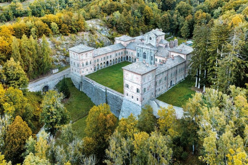 ESCURSIONI – La Camminata Reale al Castello di Valcasotto