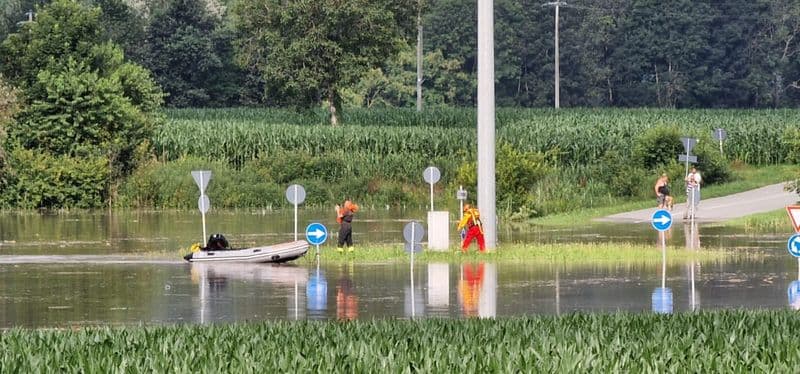 IVREA-LESSOLO - La Dora ha esondato in più punti a causa dell'ondata di maltempo - FOTO