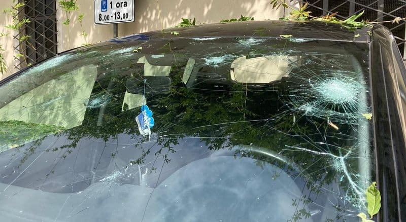 CANAVESE - Grandinata epocale: agricoltura in ginocchio e centinaia di auto devastate dai chicchi di ghiaccio - FOTO e VIDEO