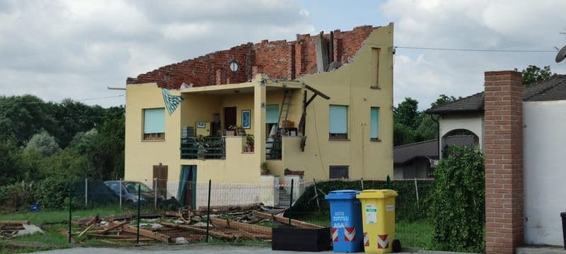 BUSANO-SAN PONSO-SALASSA - Villetta devastata dalla tromba d'aria, danni in diverse aziende della zona - FOTO e VIDEO