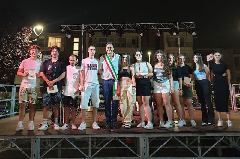 VOLPIANO - Consegnata ai neo-maggiorenni una copia della Costituzione