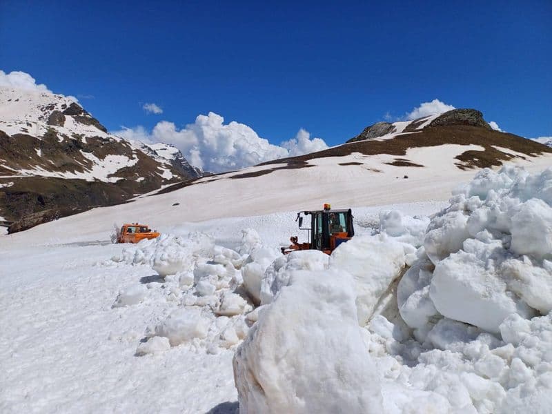 CERESOLE REALE - Riaperta la strada per il Nivolet: sgomberata la neve dalla diga del Serrù al rifugio Savoia - FOTO