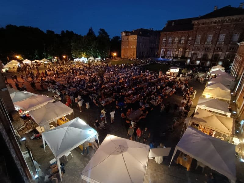 AGLIE' - Il grande ritorno di «Calici»: festa per l'eccellenza enogastronomica con la musica dei Bluebeaters - FOTO