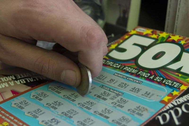 CHIVASSO - Gratta e vince 100mila euro, caccia al fortunato giocatore a Castelrosso