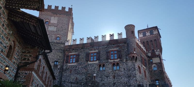 PAVONE CANAVESE - Il castello è in vendita: ecco come vivere in una dimora da sogno