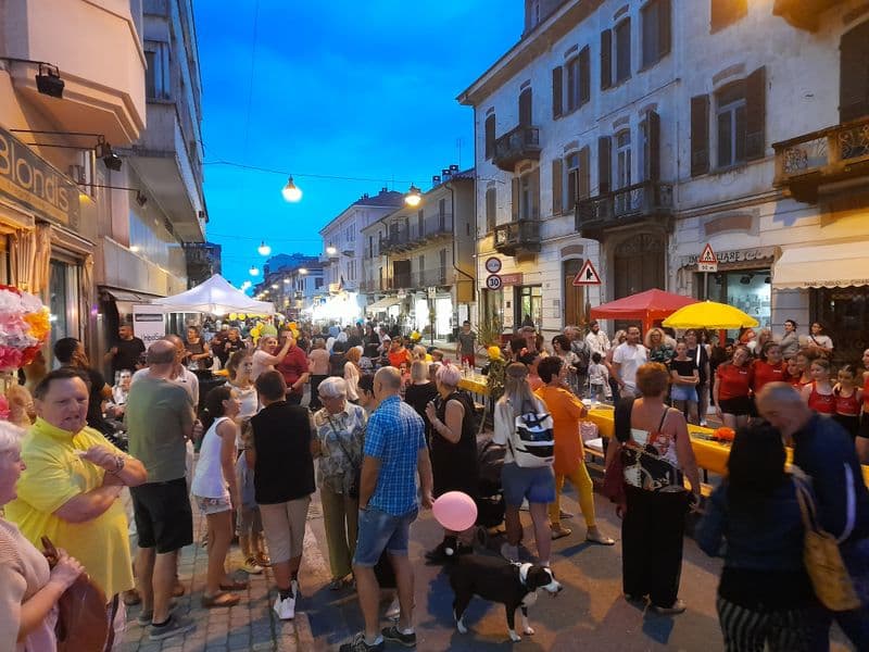 CUORGNE' - Un successo di pubblico per la grande festa d'estate in via Torino - FOTO