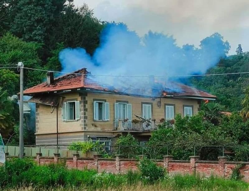 VALPERGA - Incendio devasta il bed and breakfast, intervento in forze dei vigili del fuoco - FOTO e VIDEO