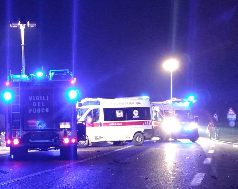 DRAMMA A NOLE - Scontro in via Circonvallazione, morto un motociclista