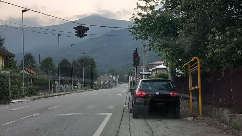 FORNO CANAVESE - Semafori rotti: «Situazione pericolosa per chi guida e per i pedoni»