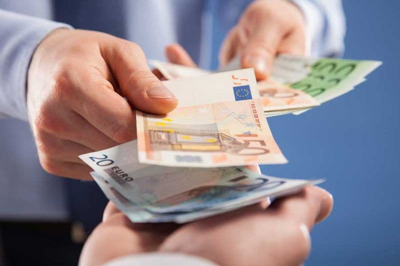 LEINI-SAN BENIGNO CANAVESE - Finisce nelle mani degli strozzini, imprenditore si suicida: pena ridotta in tribunale per gli usurai