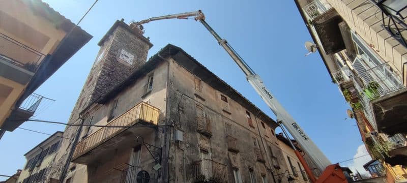 CUORGNE' - Si rifà il look l'orologio della Torre Quadrata - FOTO