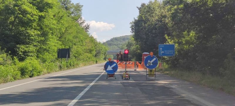 CANAVESE - Allarme asfalti: i lavori per l'acquedotto «sventrano» le strade e i rattoppi sono tremendi e pericolosi - FOTO