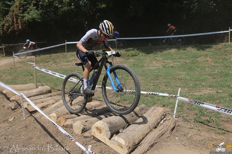 FRONT CANAVESE - Rock Bike Team: Francesco Riva vince la Via dei Saraceni, Martina Cavallo trionfa a Biella