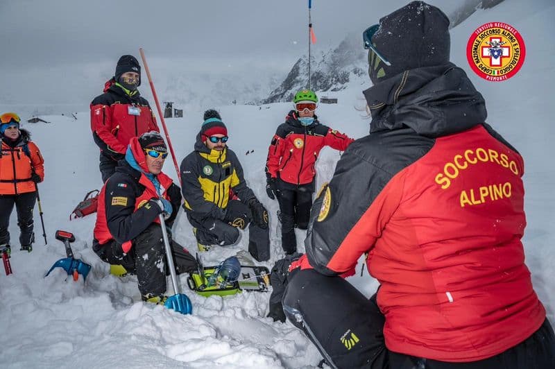 CANAVESE - Un defibrillatore in ogni stazione del soccorso alpino