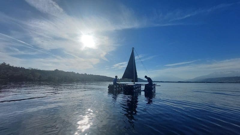 CERESOLE REALE - L'imbarcazione ecosostenibile del «Progetto Ulisse» sulle rive del lago nel Parco più antico d'Italia