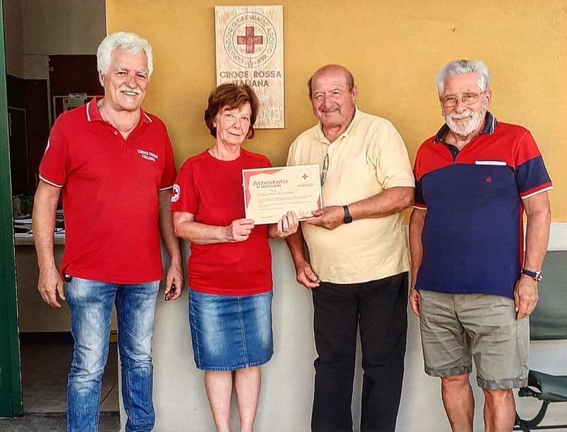 CUORGNE' - Grazie agli Alpini un nuovo defibrillatore per i mezzi di soccorso della Croce Rossa