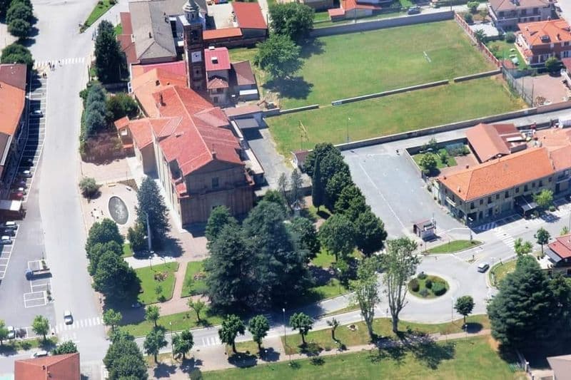 SAN GIUSTO CANAVESE - La fontana del paese usata come una piscina: sdegno in Comune