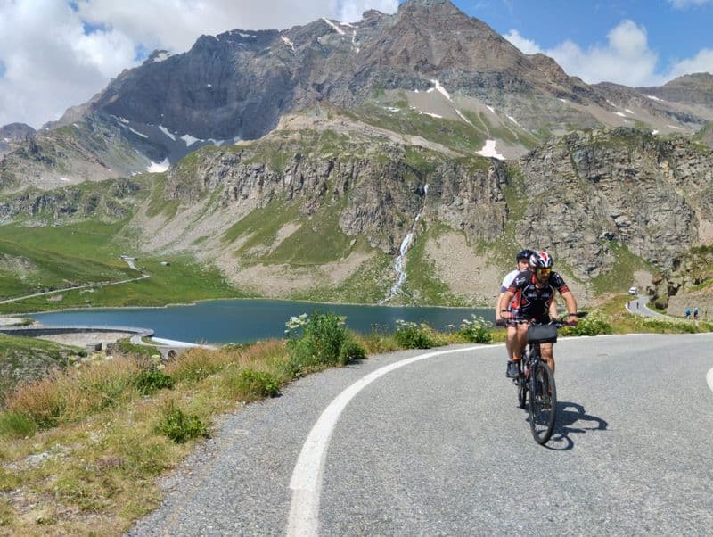 CERESOLE REALE - Più di mille persone al secondo «Nivolet Bike day»: boom di ciclisti in quota - FOTO