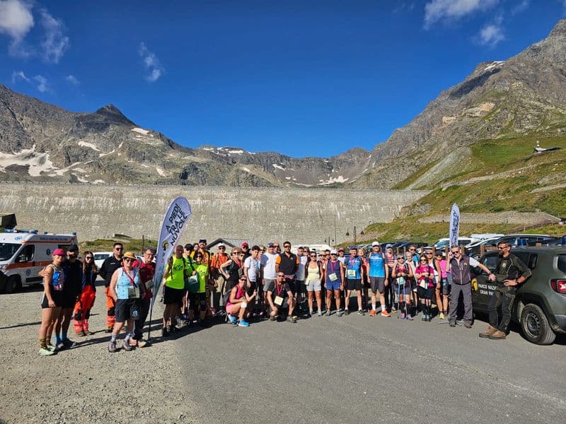 CERESOLE REALE - Oltre 500 camminatori e tanti ciclisti al Nivolet insieme ai gemelli olimpionici Damilano - FOTO