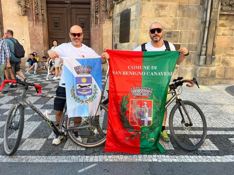 SAN BENIGNO-VOLPIANO - Dal Canavese a Praga in bici per la ricerca sul cancro: missione compiuta per i fratelli Altobello - FOTO