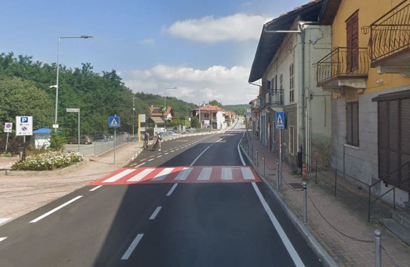 MONTALENGHE - Via Roma come un circuito di Formula 1, il Comune raccoglie le firme da mandare alla Città metropolitana
