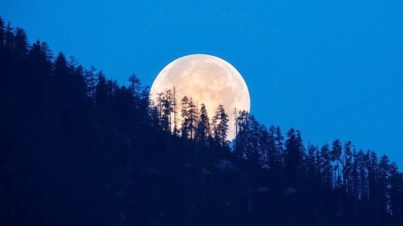 CANAVESE - E' il giorno della Super Luna dello storione: come e dove vederla