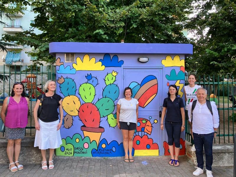 CUORGNE' - Un murales trasforma il vecchio bagno pubblico in un'opera d'arte - FOTO