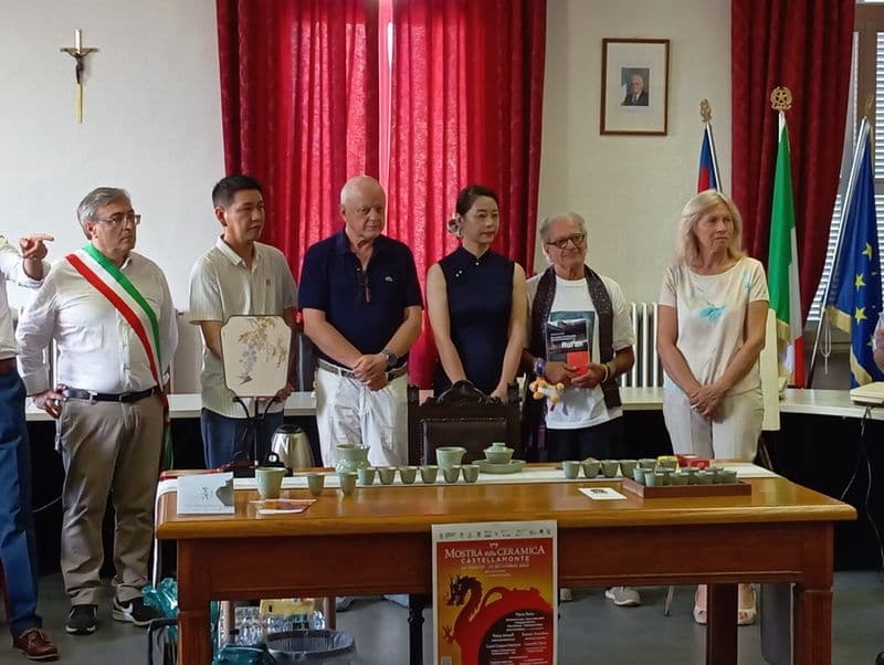CASTELLAMONTE - Cerimonia del tè, Parole di terra e la parete degli artisti: primo weekend di eventi per la ceramica - FOTO