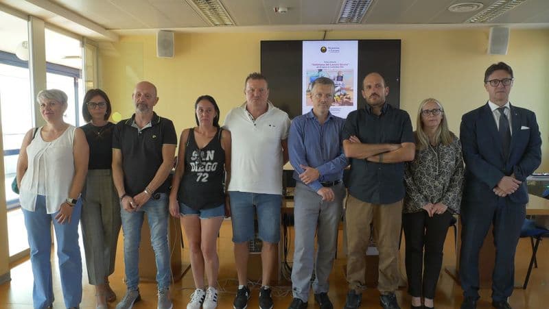 BRANDIZZO - «Morire sui binari», una mostra fotografica per non dimenticare i cinque operai vittime della strage del treno