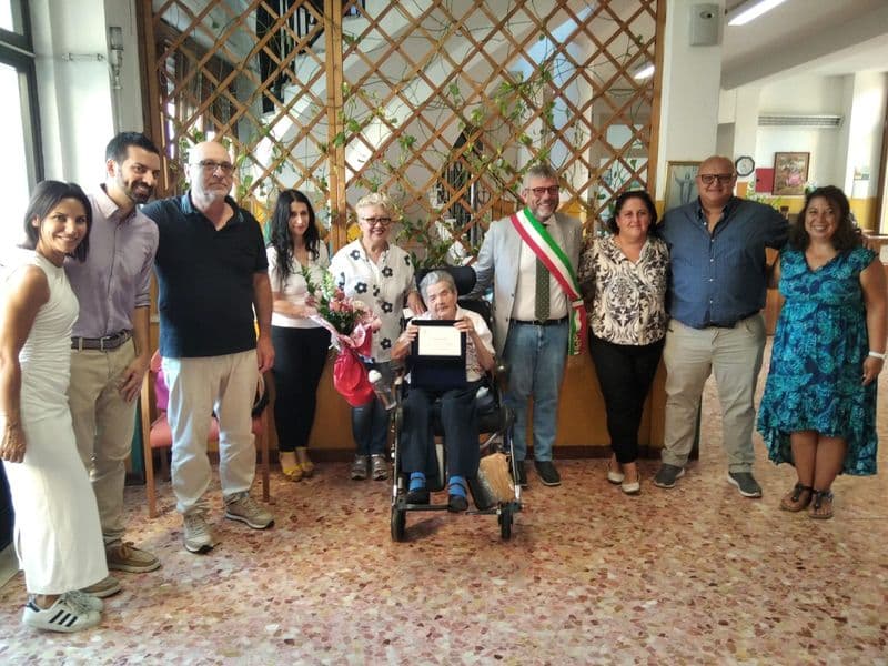 LEINI - 100 candeline sulla torta per la signora Santa Motaldo