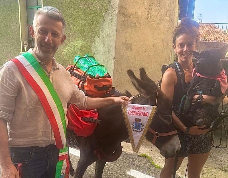 CHIAVERANO - In cammino sulla via Francigena con cane e asinello: Francesca, Rugo e Sheldon in Canavese - FOTO