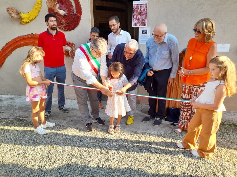 CASTELLAMONTE - Inaugurata «Rosso impertinente» di Claudio Marino - FOTO