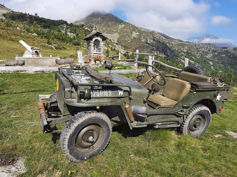 LESSOLO - Il raduno di auto e mezzi militari d'epoca e l'omaggio all'Halifax inglese caduto sulla Cavallaria - FOTO
