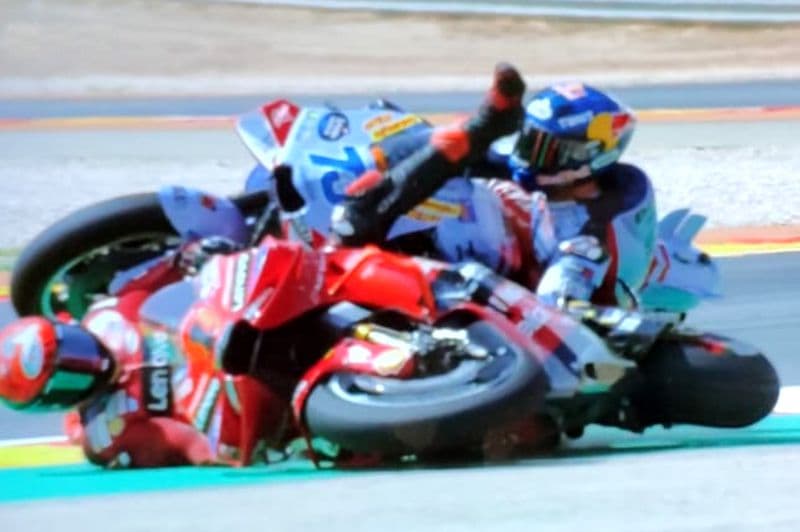 MOTO GP - Brutto incidente per Pecco Bagnaia a pochi giri dalla fine: Martin allunga in classifica
