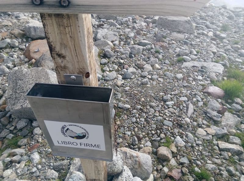 CANAVESE - Ancora vandali in montagna: rubato il libro firme del percorso glaciologico del Ciardoney e quello della Quinzeina