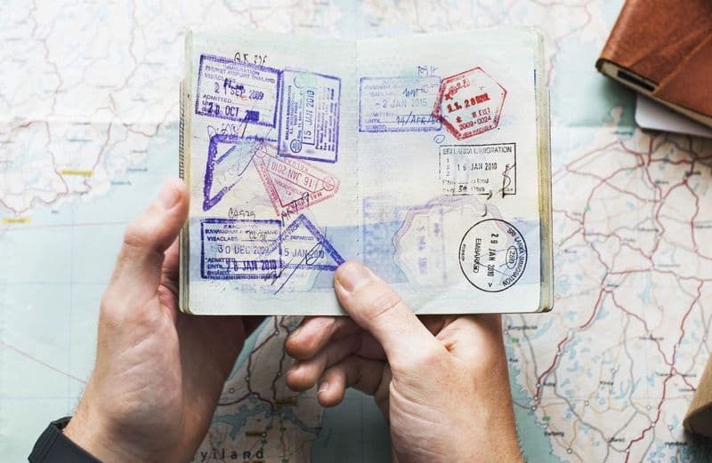 TURISMO – Stiamo per dire addio al timbro sui passaporti