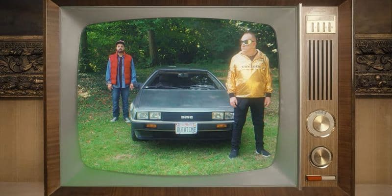 AGLIE' - Nobili ottocenteschi, spade laser e la Delorean di Ritorno al Futuro nel video di Johnson Righeira - VIDEO