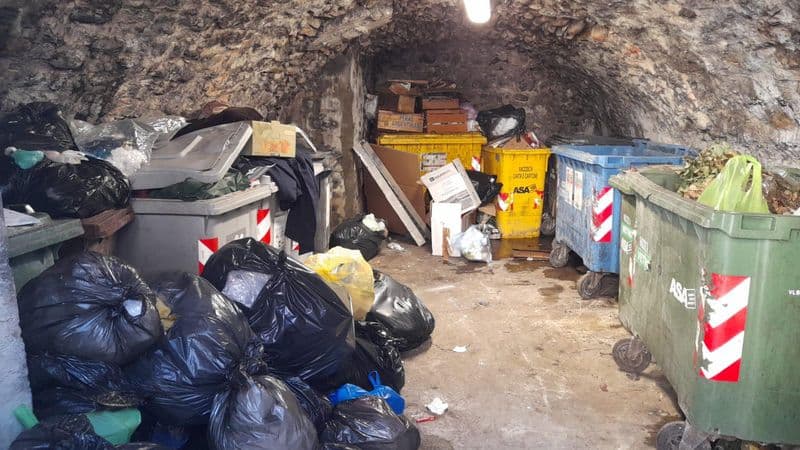 CUORGNE' - L'isola ecologica di via Trieste trasformata in una discarica - FOTO e VIDEO